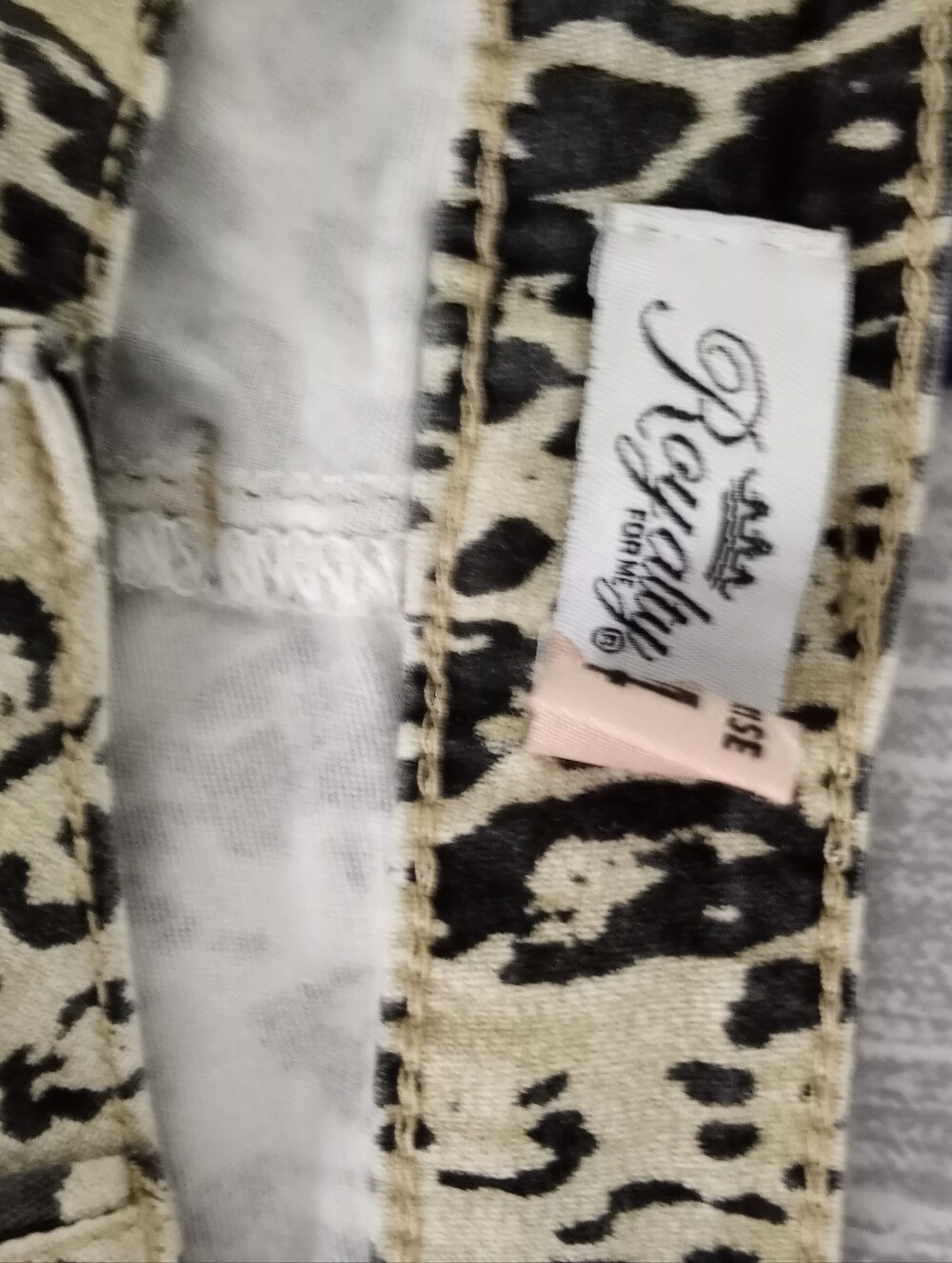 👠ROYALTY FOR ME Plus Size Mid Rise Pants👠 - Picture 3 of 4